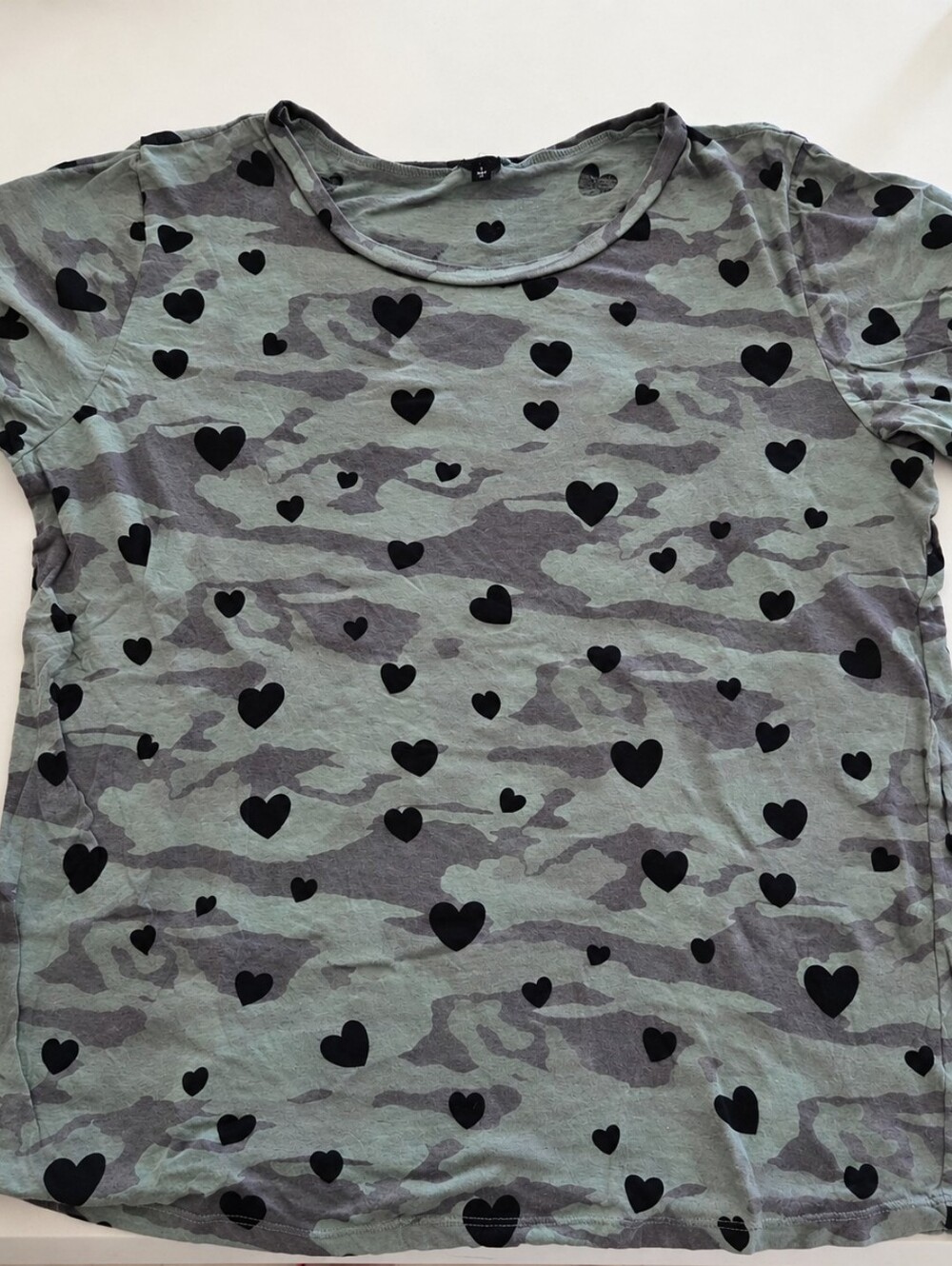 Monrow Green Camo Heart Print Short Sleeve Tee